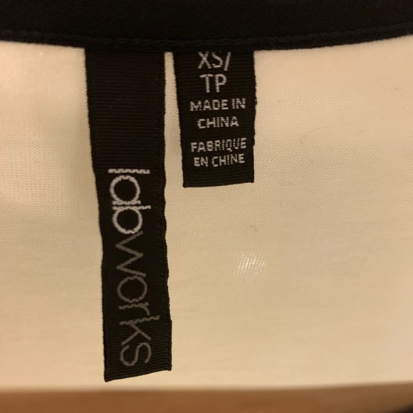 Labworks Cap sleeve Top - Picture 2 of 3